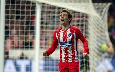 四季体育焦点-加比马丁与教练击掌庆祝瞬间